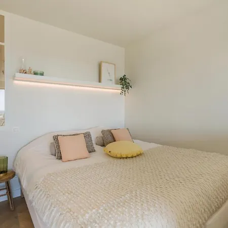 Lighthouse With Amazing & Beautiful Sea View *